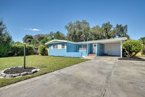 Interior - Vibrant Deland House Near Stetson University! (DeLand)