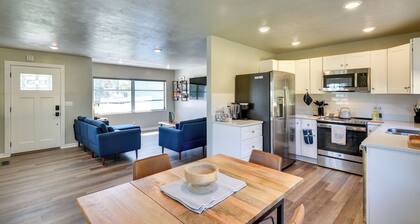 Vibrant Deland House Near Stetson University!