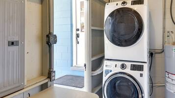 ู
ูุฒู (3 Bedrooms) | ุงูู
ูุดุฃุฉ ู
ู ุงูุฏุงุฎู