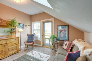 House (2 Bedrooms) | Interior - Charming Livingston Vacation Rental w/ Views! (Livingston)