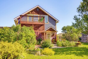 House (2 Bedrooms) | Interior - Charming Livingston Vacation Rental w/ Views! (Livingston)