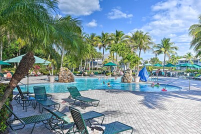 9 Mi to Beach: Naples Golf Getaway w/ Pool Access!