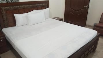 Deluxe Double Room | Iron/ironing board, free WiFi