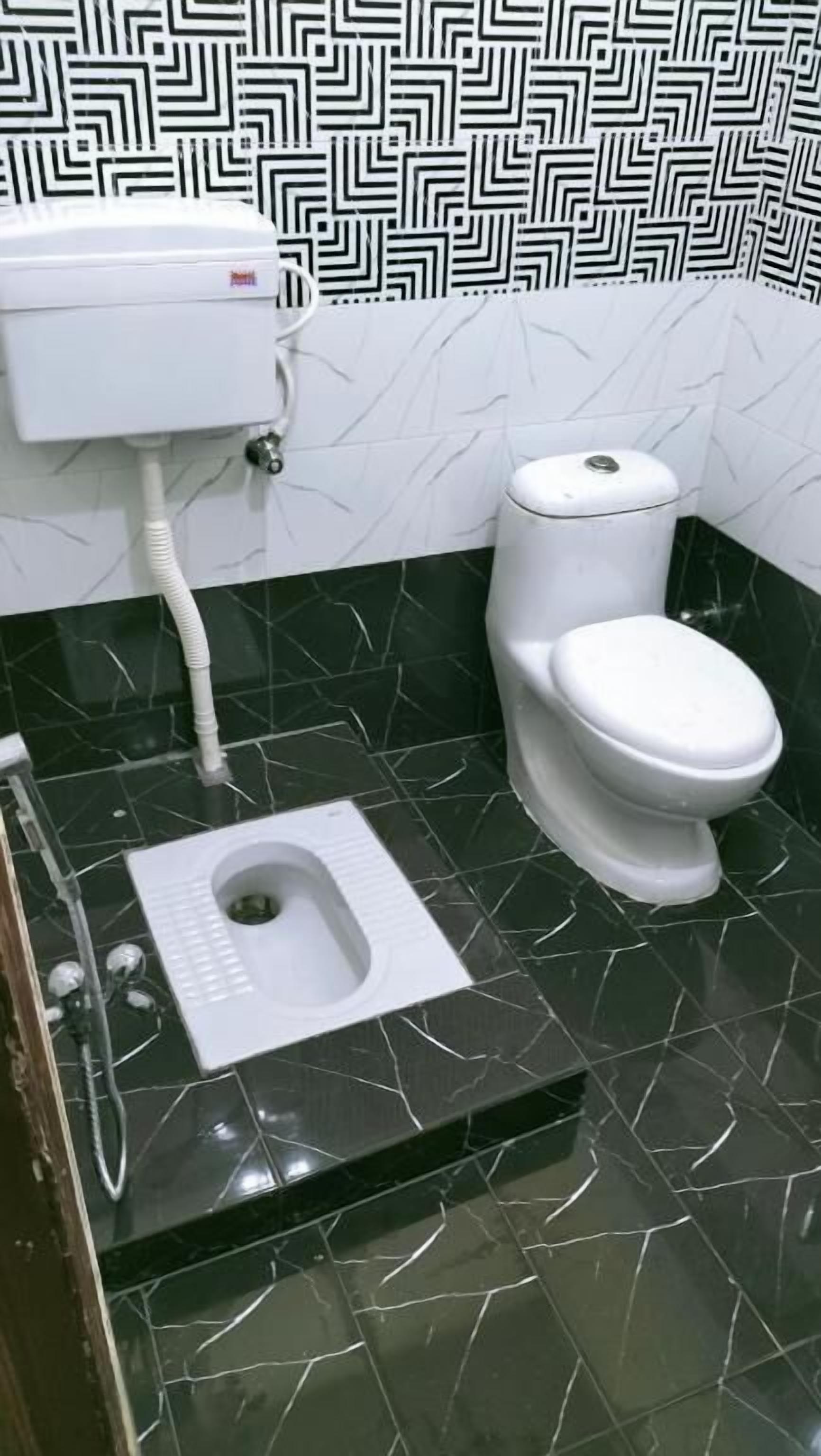 Deluxe Double Room | Bathroom | Shower, designer toiletries, slippers, towels