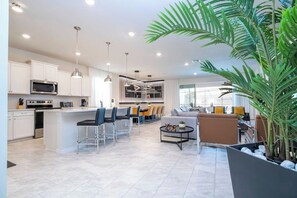 Interior - LOOK! 8BR Super Nintendo Escape – 4469 (Davenport)