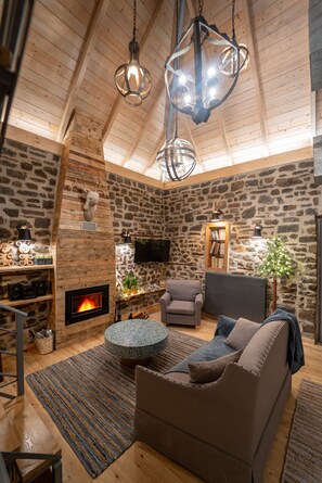 Smart TV, fireplace