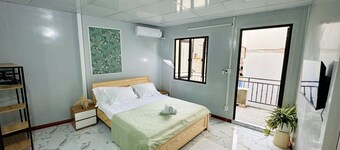 Local Me - Exclusive Centre House