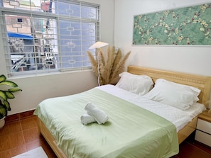 Quarto solteiro exclusivo | Escrivaninha, Wi-Fi de cortesia