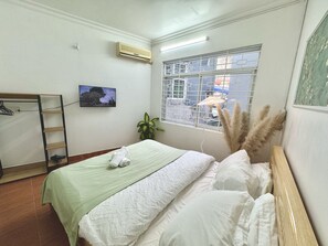 Exclusive Single Room | Desk, free WiFi - Local Me - Exclusive Centre House (Hai Phong)