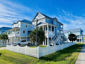 Exterior -  Beautiful Home : Gulf views : Short Walk to Beach. Base rate 2 ppl (Galveston)