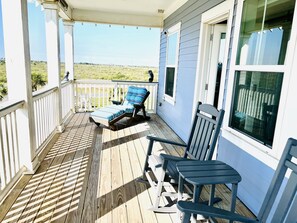 Terrace/patio -  Beautiful Home : Gulf views : Short Walk to Beach. Base rate 2 ppl (Galveston)