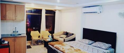 Deluxe Apartment