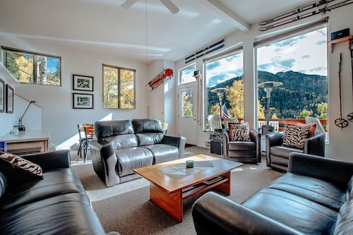 Solitude Vista by Cottonwood Lodging