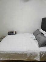 Apartamento Confort, 1 cama de matrimonio con sofá cama | 1 dormitorio, caja fuerte, tabla de planchar con plancha y wifi gratis