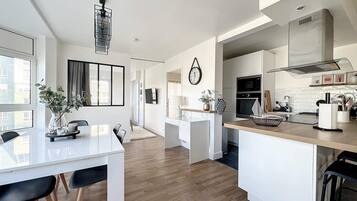 Fridge, microwave, oven, stovetop