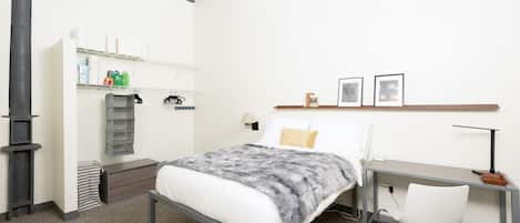 2 bedrooms, desk, iron/ironing board, free WiFi
