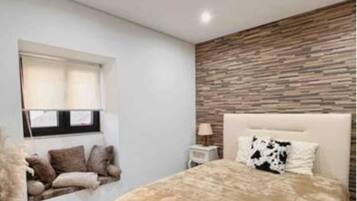 3 室のベッドルーム、アイロン / アイロン台、WiFi (無料)、ベッドシーツ