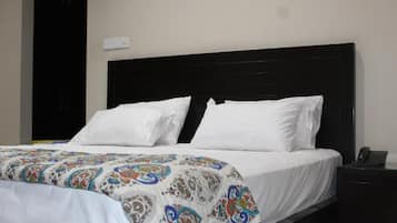 Deluxe Double Room | In-room safe, soundproofing, iron/ironing board, free WiFi