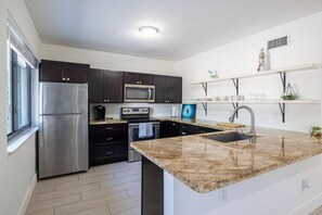 Fridge, microwave, oven, stovetop - Relax & Explore: Mins to Beach, Bal Harbour Shops (Bay Harbor Islands)