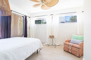 2 habitaciones, tabla de planchar con plancha y cuna de viaje