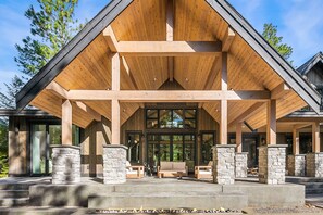 Exterior - New! Spa Inspired Luxury Retreat*7BR*Sauna*Hot&Cold Tubs*Game Rm*Fire Pit (Cle Elum)