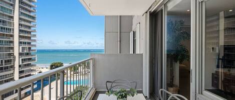 تناول الطعام بالخارج