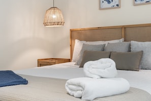 3 bedrooms, in-room safe, free WiFi, bed sheets