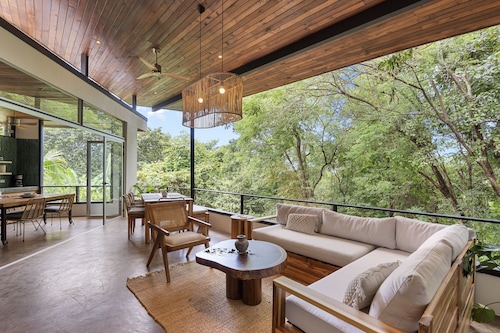 Treehouse Hideaway in Tamarindo Jungle with Pool & Open-Air Living Room