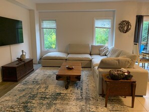 Living area - Comfortable 3 Bedroom Townhouse only minutes from Blue Mountain Ski Resort. (blue mountains)