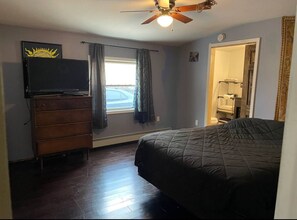 2 chambres, fer et planche à repasser, Wi-Fi, draps fournis