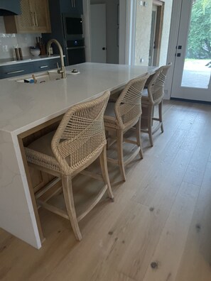 Microwave, oven, stovetop, dishwasher - Grand Duvall - Luxury 4 Bedroom Home at The Ridge at Shangri La, Monkey Island (Monkey Island)