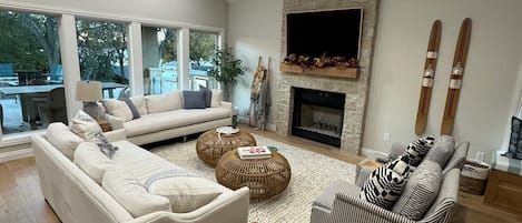 Smart TV y chimenea