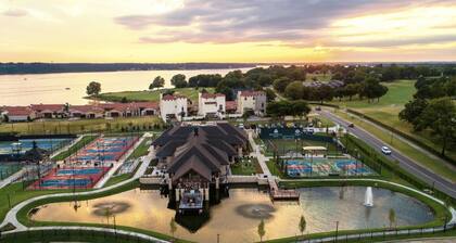 Grand Duvall - Luxury 4 Bedroom Home at The Ridge at Shangri La, Monkey Island