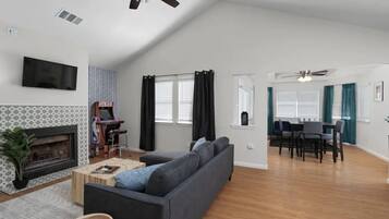 Smart TV, video games