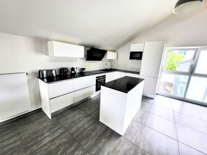 Private kitchen - Calm and Modern Penthouse (Habscht)