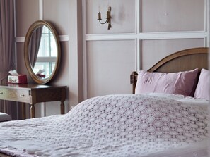 Romantic Room, 1 King Bed, Non Smoking, Mountain View | Individually decorated, desk - Hacienda Home (Chiang Rai)