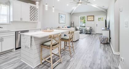 Friendly neighborhood home near fishing pier with dog-friendly yard & W/D