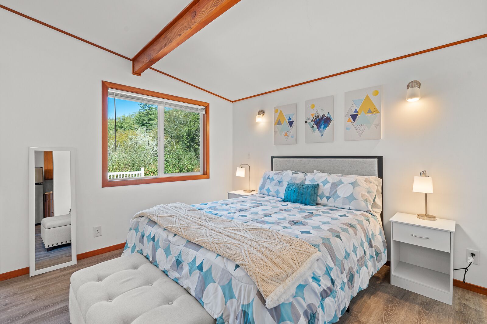 1 bedroom, desk, iron/ironing board, WiFi