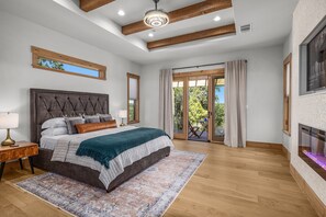 4 habitaciones, tabla de planchar con plancha, wifi y ropa de cama 
