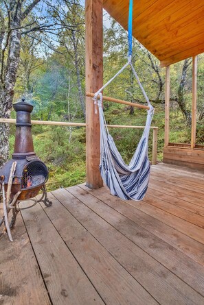 Terrace/patio - Cosagach Falls Cabin (Kiltarlity)