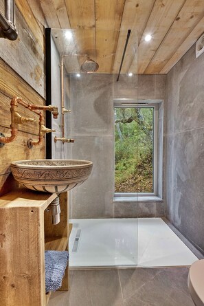 Douche, serviettes fournies