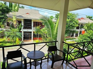 Deluxe Twin Room | Terrace/patio - Hong Feng 168 Villa Hotel (Hang Dong)