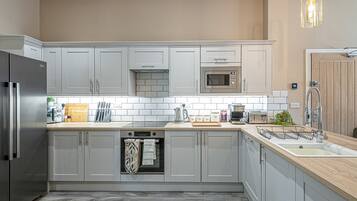 Køleskab, mikrobølgeovn, ovn, opvaskemaskine