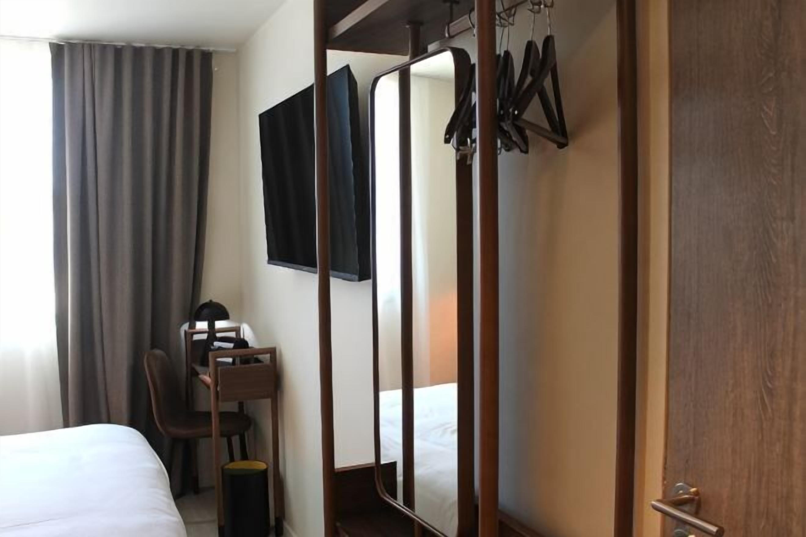 Premium bedding, Select Comfort beds, desk, soundproofing