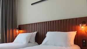 双床房 | 高档床上用品、Select Comfort 床、办公桌、隔音