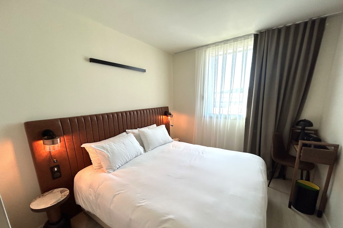 Double Room | Premium bedding, Select Comfort beds, desk, soundproofing