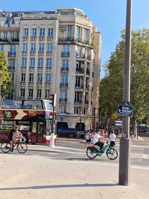 Miscellaneous - Fully Furnished Studio With A Magnificient View ON Seine River Maid Services (Paris)