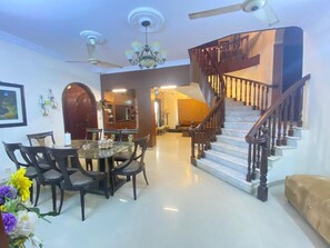 Food and drink - Hotel 12 Oclock (Karachi)