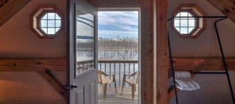 Water Street Cabin! Waterfront 2 bedroom, 1.5 bath, sleeps 8