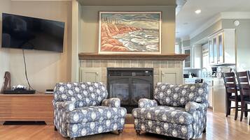 Smart TV, fireplace, DVD player, books